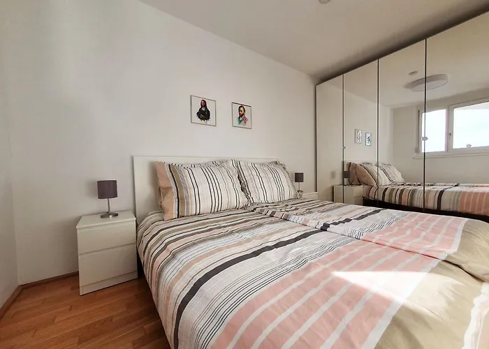 Near Stylish & Fully Furnished Apartamento