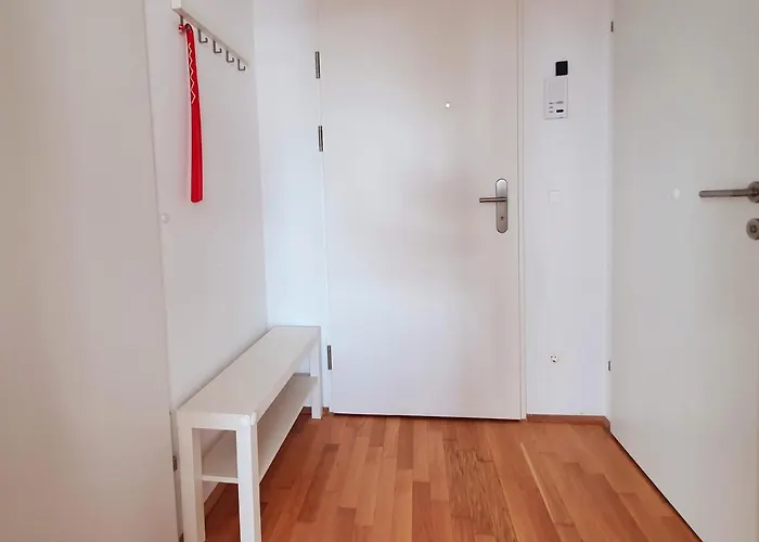 Near Stylish & Fully Furnished * Viena
